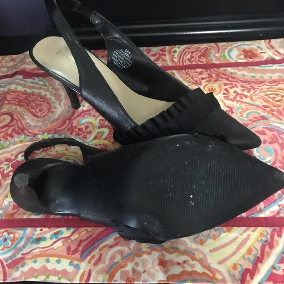 Shoes - Picture 2 of 4